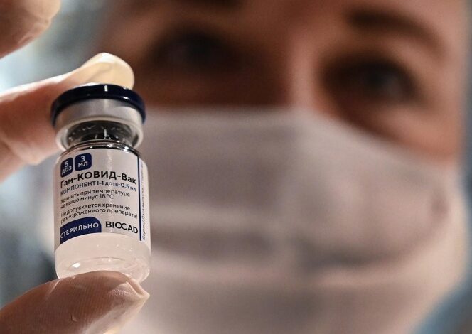 De polémica por Sputnik V surge #LadyAntivacunas