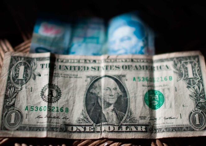 Abre el peso con ligera pérdida de 0.04% ante el dólar