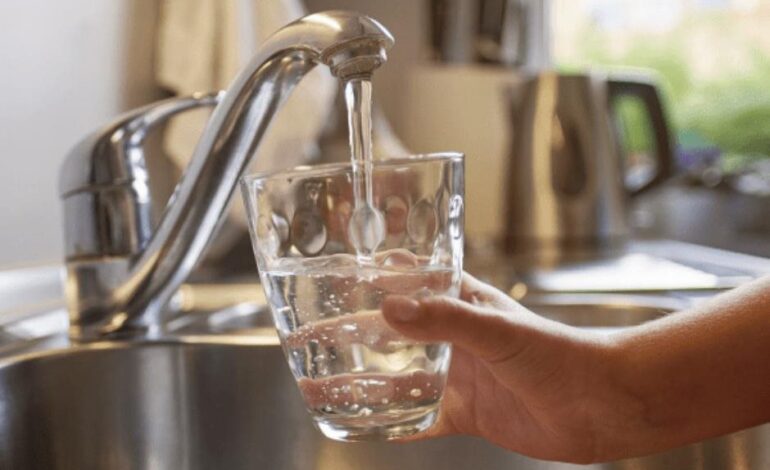 Anuncian que se restablece servicio de agua en NL