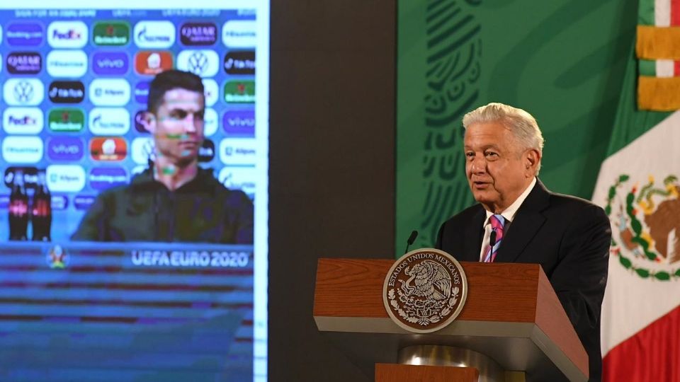 AMLO da clases de nutrición en la Mañanera… Con Cristiano Ronaldo