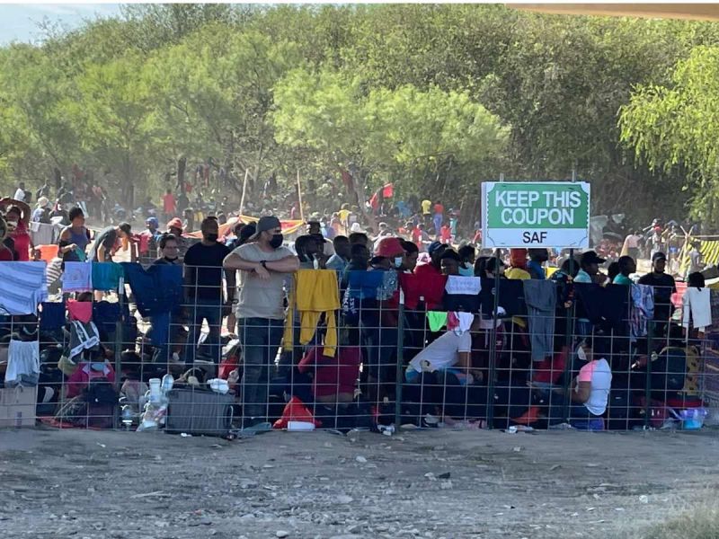 Biden activa plan de deportación masiva ante crisis migratoria en Texas