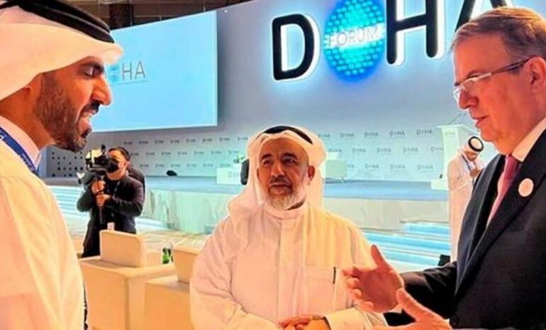 El canciller Marcelo Ebrard asiste al Foro de Doha