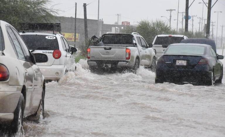 Inunda lluvia calles y avenidas del Norte y Centro de la ciudad