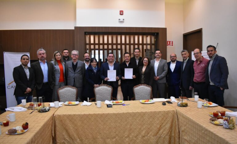 Firman JMAS Chihuahua y CANADEVI convenio de colaboración para regularización de contratos en viviendas nuevas