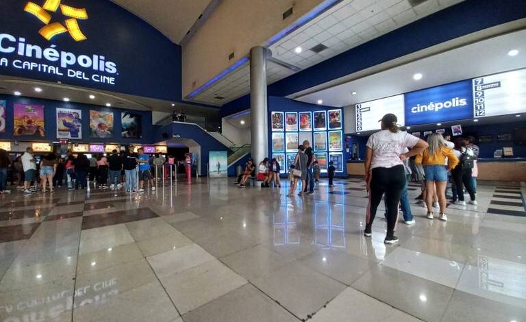 Responsable de dejar bomba en Cinépolis dibujó esvástica en baños