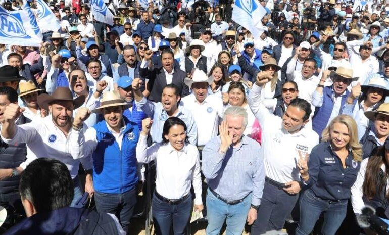 Del Moral toma protesta como abanderada del PAN; pide cerrar paso a la amenaza del populismo