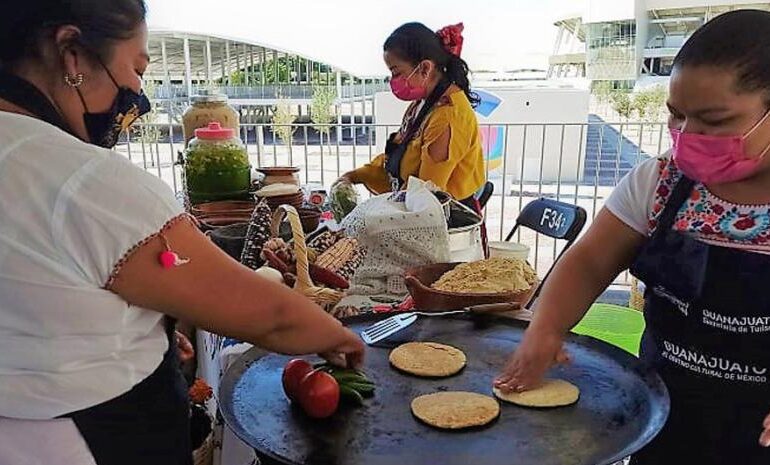Las mujeres, con más pobreza e informalidad laboral