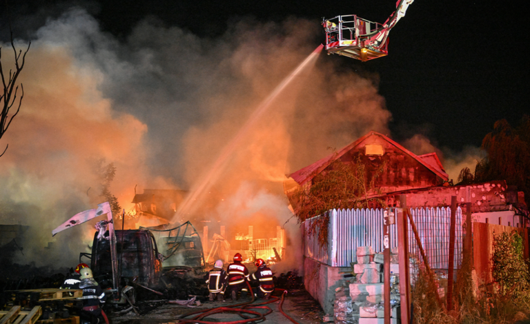 Al menos dos muertos y 56 heridos por explosiones en una planta de gas en Rumania