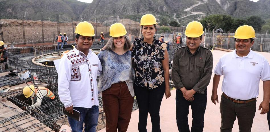 Ariadna Montiel supervisa construcción del CRIT-Teletón, en la montaña de Guerrero