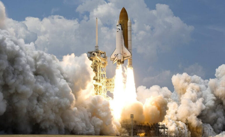 China enviará el martes a un civil al espacio por primera vez