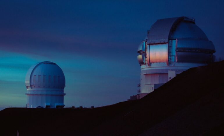 China monta la primera cúpula del futuro mayor observatorio de Asia