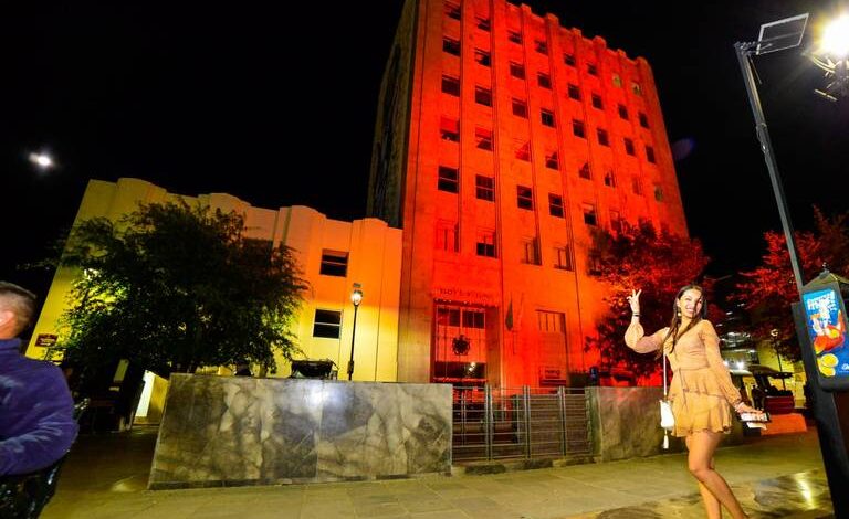 El edificio Eloy Vallina es ahora uno de los más de 50 puntos naranja