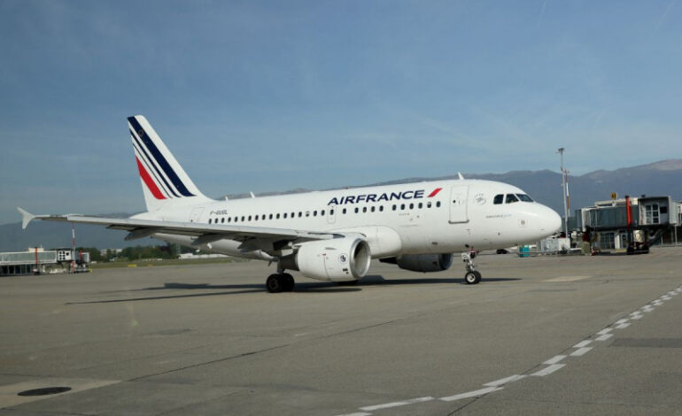 Francia prohíbe vuelos interiores cortos; buscan combatir el cambio climático