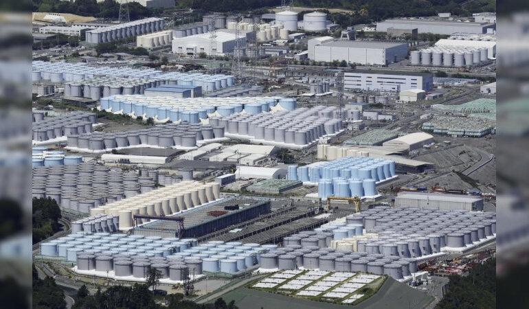 Japón inicia vertido al mar de aguas residuales de planta nuclear de Fukushima: China frena importaciones de productos del mar