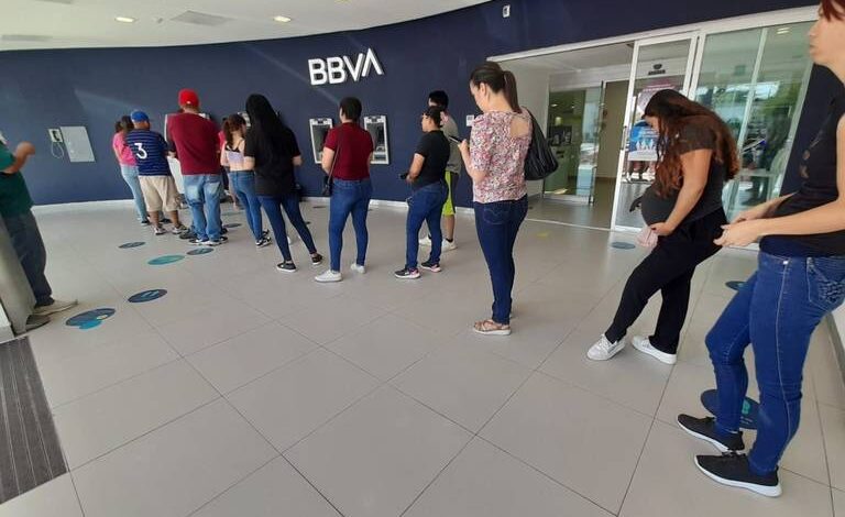 Juarenses saturan bancos para pagar inscripciones escolares