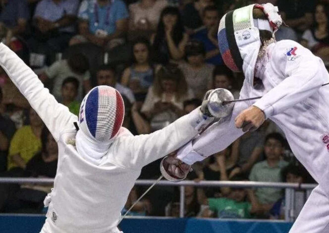 La esgrima reintegra a deportista rusos y bielorrusos para París 2024
