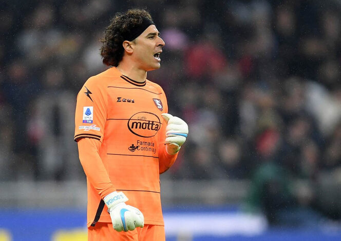 Memo Ochoa encajó dos goles; Salernitana empata