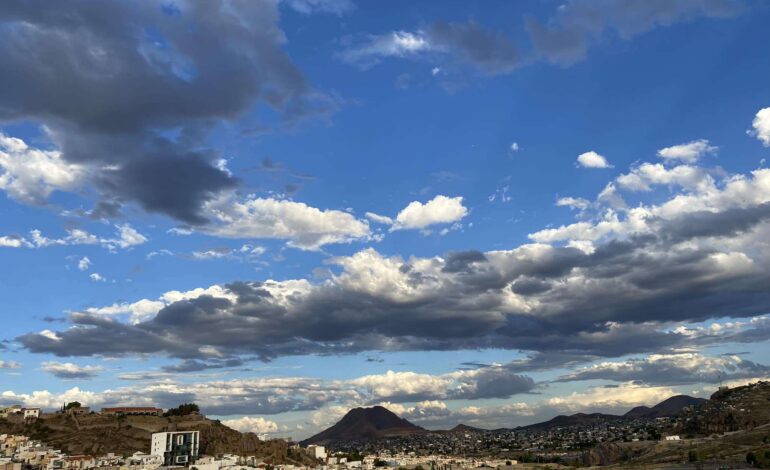 Persiste clima caluroso acompañado de chubascos aislados en Chihuahua