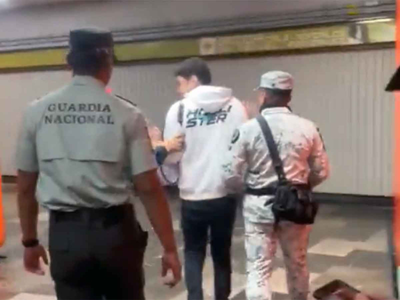 Suspenden a elementos de la GN por detener a manifestante en Metro Tlatelolco