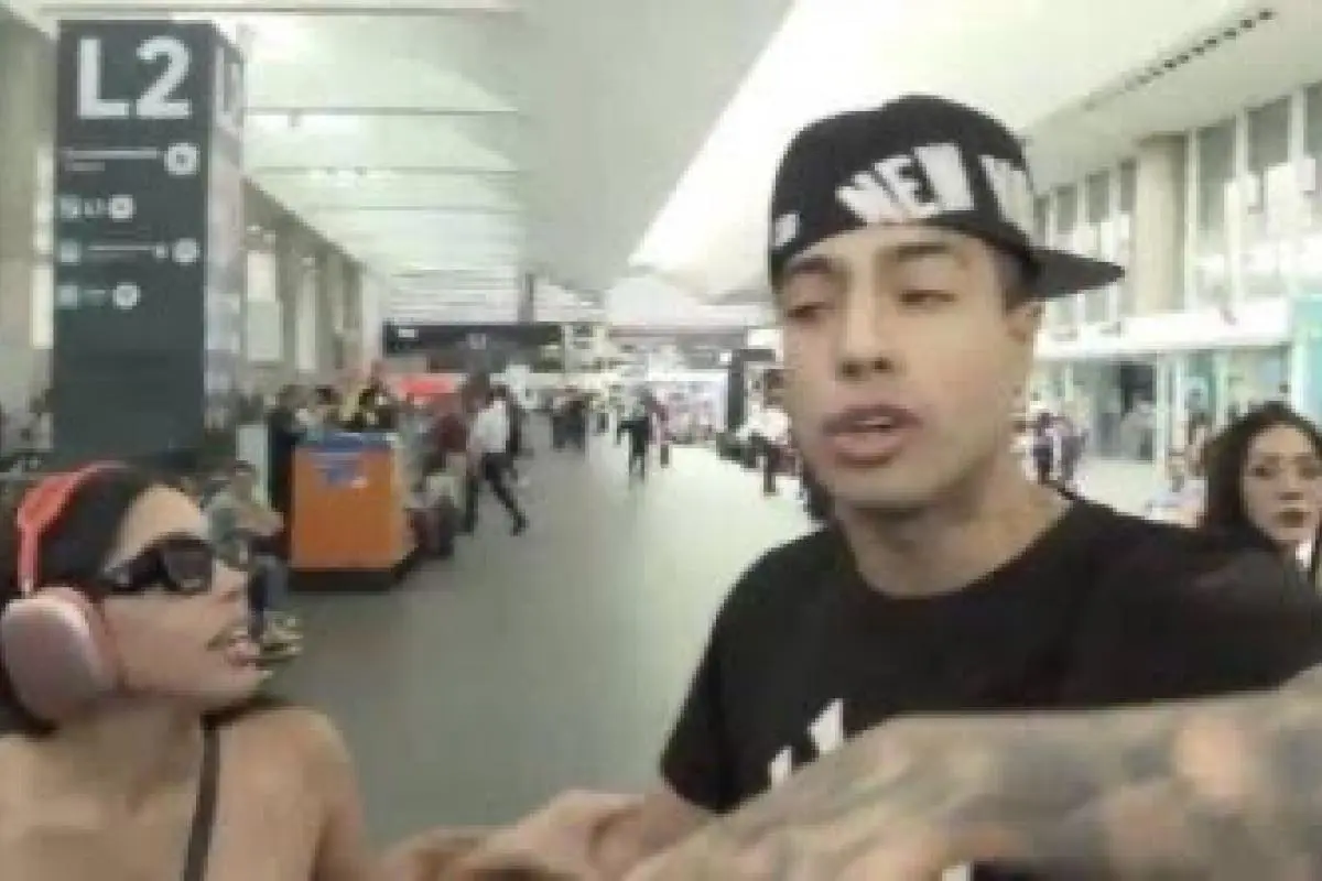 Yeri Mua le pide disculpas a los reporteros por agresión de su exnovio