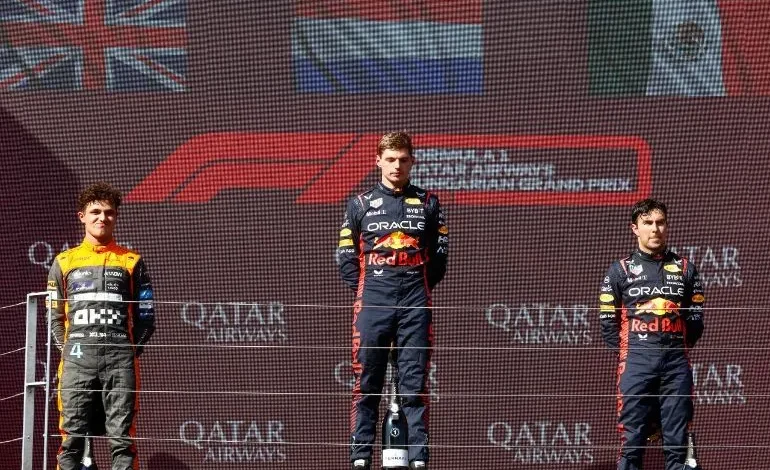 ¡Podio para Checo Pérez! El tapatío remonta y termina tercero en Hungría