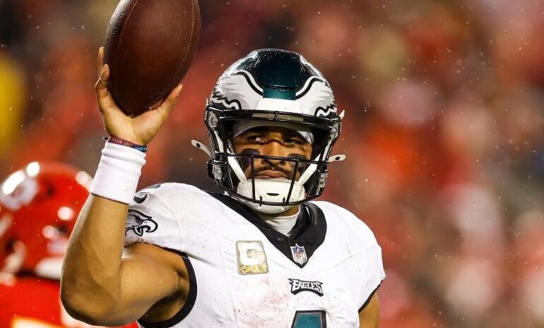 Eagles vence 17-21 a Chiefs y se confirma como el mejor