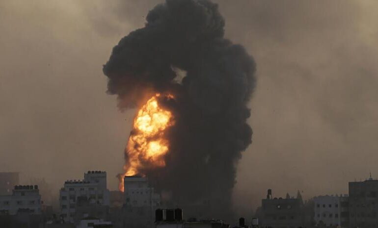 Israel arremete contra Gaza y afirma haber matado a 130 milicianos de Hamás