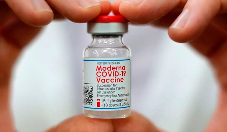 Arriba a México, primer lote de vacunas Moderna contra COVID-19