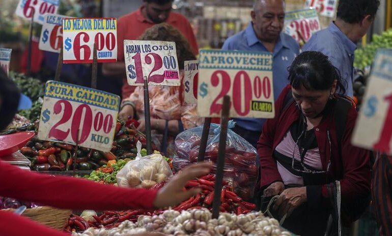 Argentina rebasó a Venezuela en 2023 como el país con la inflación más alta del mundo