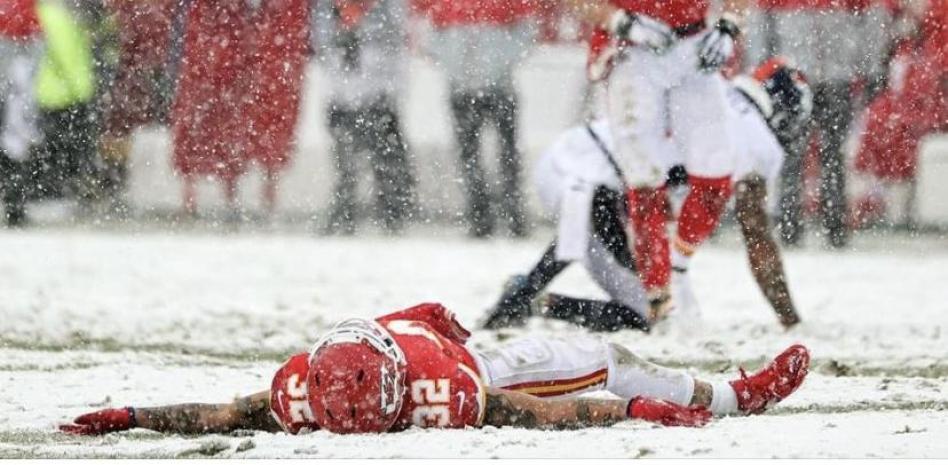 Los campeones Chiefs eliminan a Dolphins y avanzan a la ronda divisional