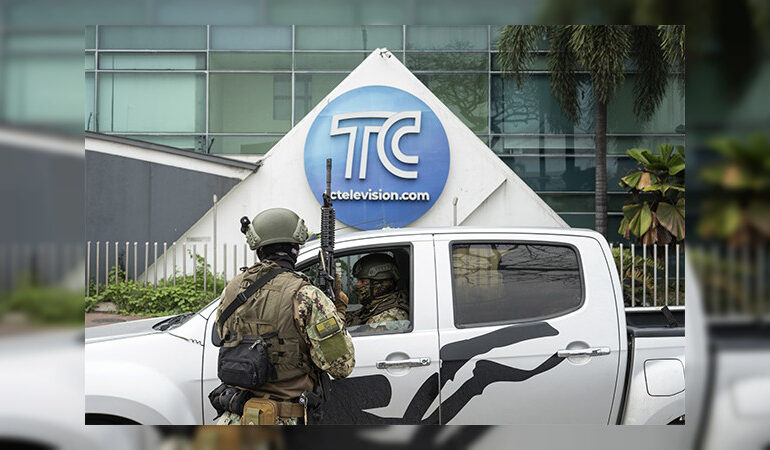 Perú investiga si munición y explosivos usados por cárteles en Ecuador, salieron de sus Fuerzas Armadas