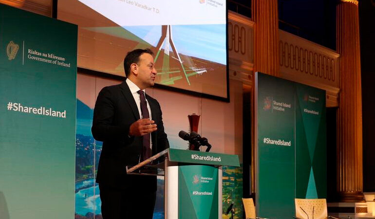 Dimite Leo Varadkar primer ministro de Irlanda