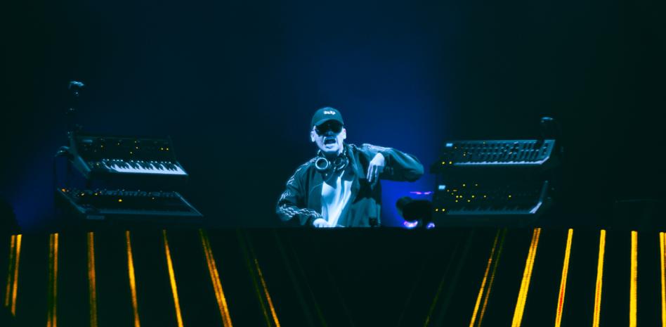 Bizarrap arma tremenda fiesta en el Pepsi Center