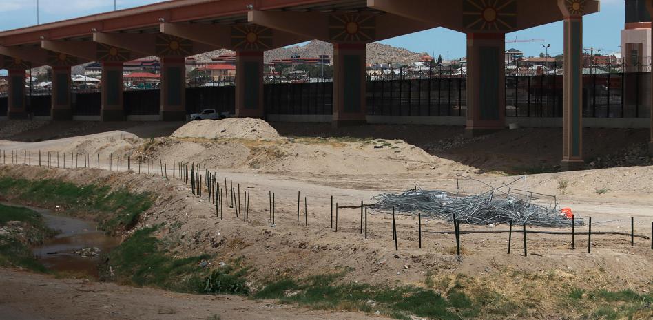 Texas quita alambrada de navajas en la frontera entre El Paso y Ciudad Juárez