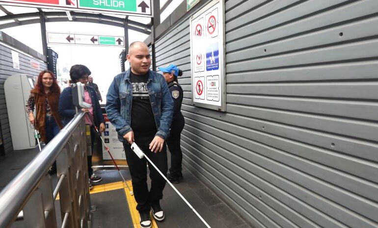 IMSS desarrolla dispositivo inteligente para personas con discapacidad visual