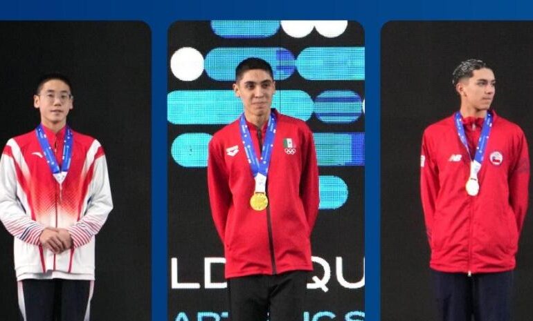 Diego Villalobos es doble campeón mundial en natación artística