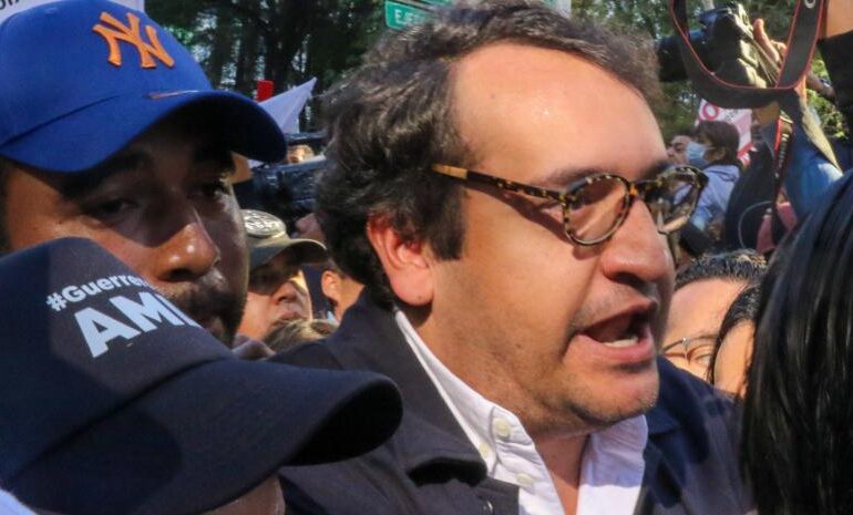 AMLO confirma que su hijo Andrés participará en Morena