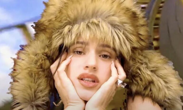 Rosalía celebra su cumpleaños con el lanzamiento de “Omega”