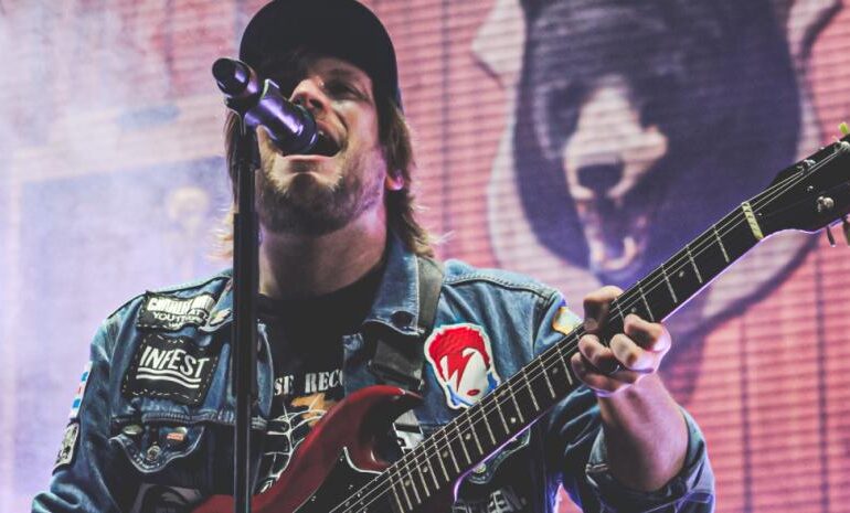 Fall Out Boy ofrece explosiva velada en el Palacio de los Deportes