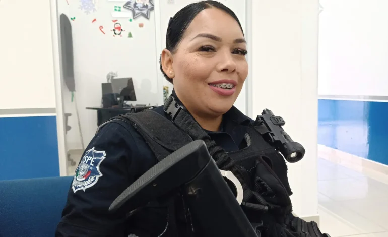“Santa Claus se tiene que acoplar a mis horarios: mujer policía”