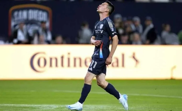 Se lesiona ‘Chucky’ Lozano y el Tricolor tiembla