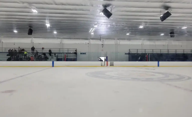 Tres muertos en tiroteo durante partido de hockey en EU